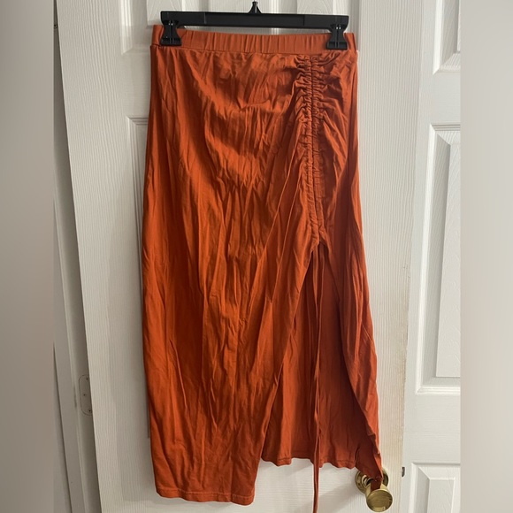 Midi skirt with Side Ruched Drawstring Slit - Picture 5 of 6